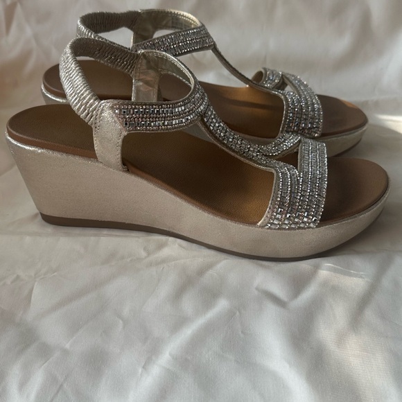 Kelly & Katie Wedge Sandals - size 8.5M - Picture 2 of 7